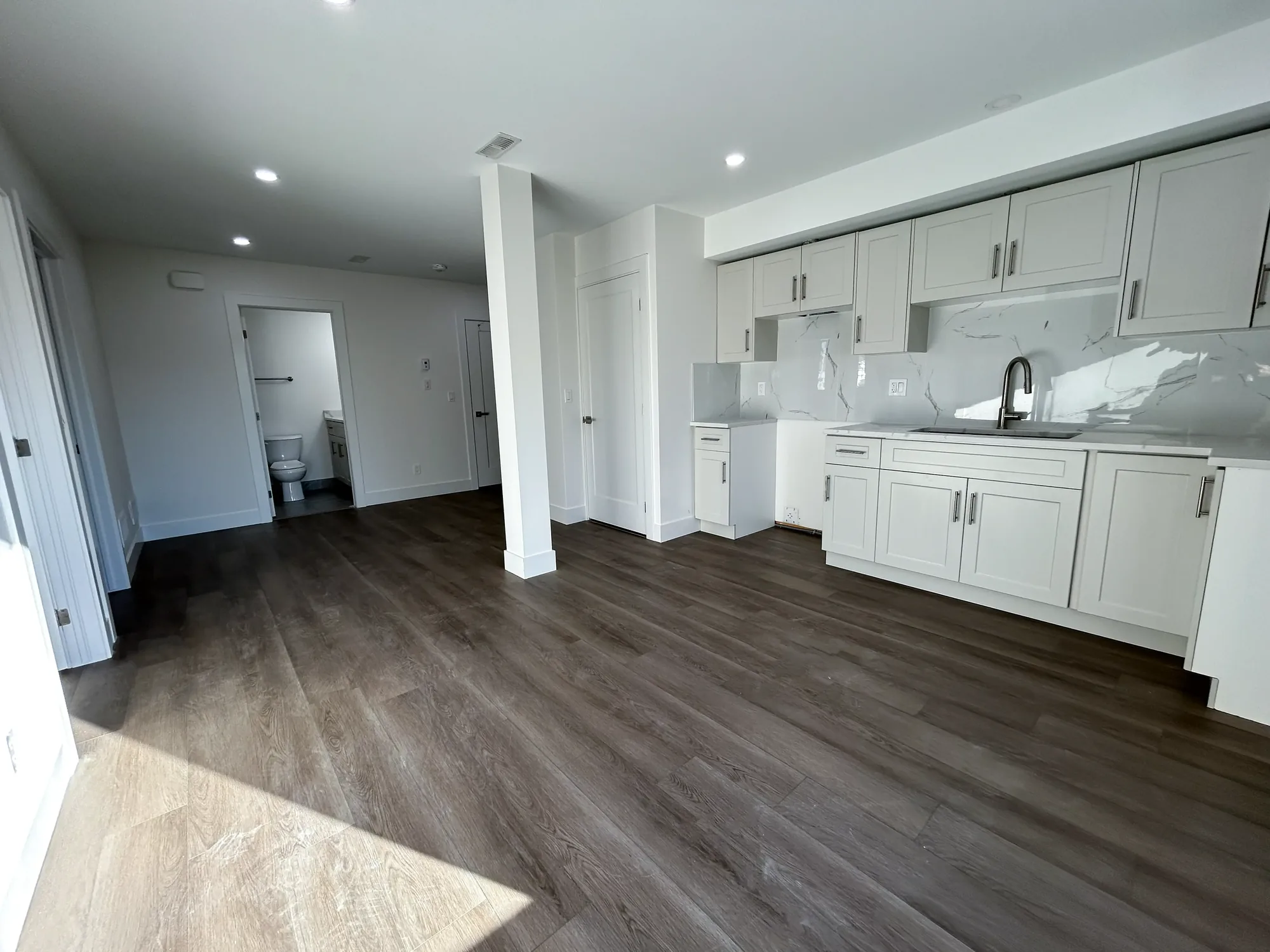 1485 Erie St Apartments, Full Room